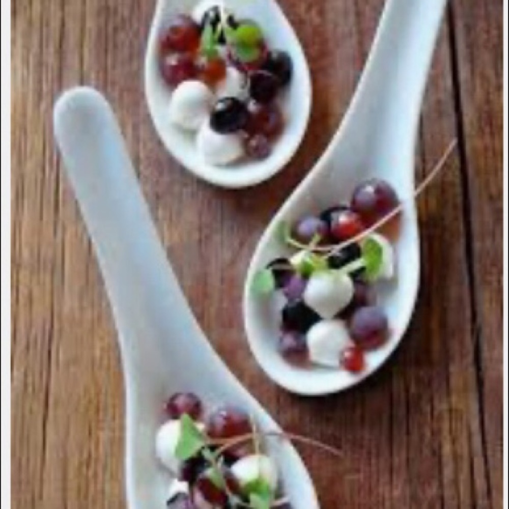 Crate & Barrel 6 Appetizer spoons w/serving bowl